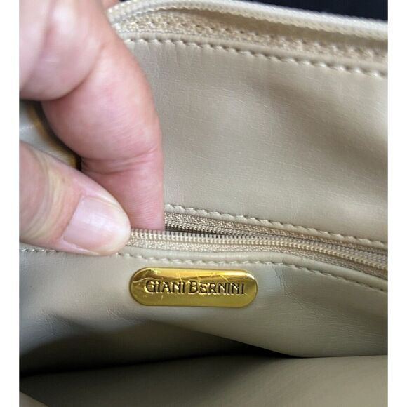 Giani Bernini Ivory Leather Shoulder Handbag Purse Top Zip w/ Logo -Side Pockets - Picture 4 of 13